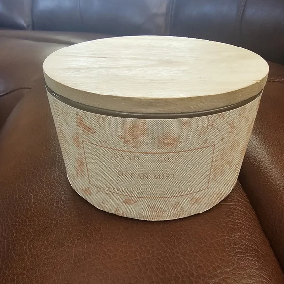 Sand & Fog Ocean Mist HUGE 4-Wick Candle ~ 23 oz - Picture 2 of 3